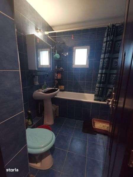 Apartament 3 camere de vanzare