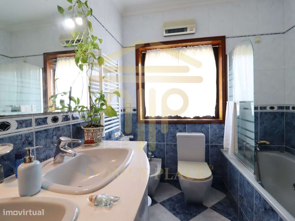 Moradia com Cave, Piscina e Terreno de 1878m² - Lavra
Vendida tota...-23