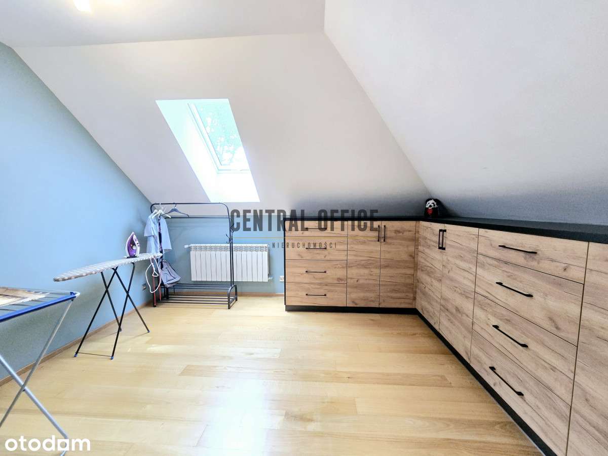 Piękny dom, z garażami i mieszkaniem Niebylec-10