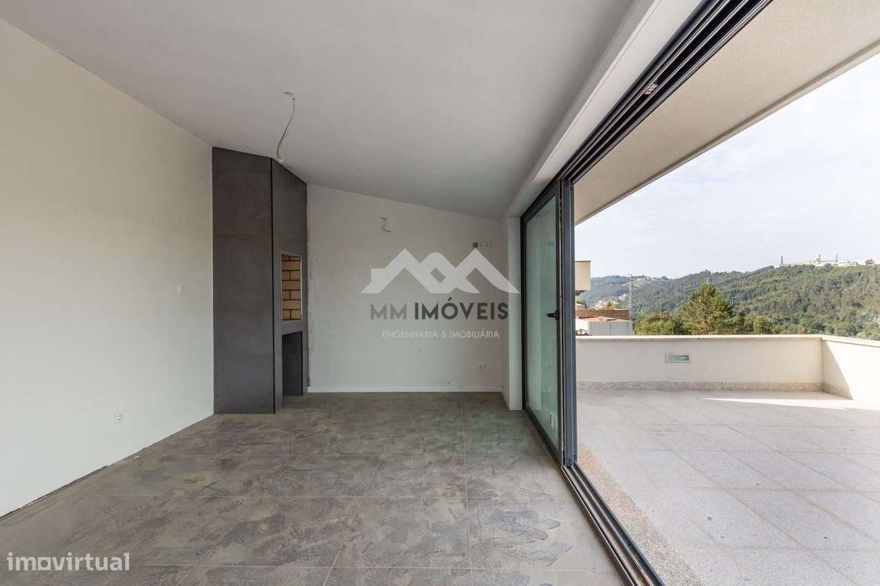 Moradia T3 Nova | Vista Rio | 4 Frentes | Terraços | Box | Luxo - Grande imagem: 4/44