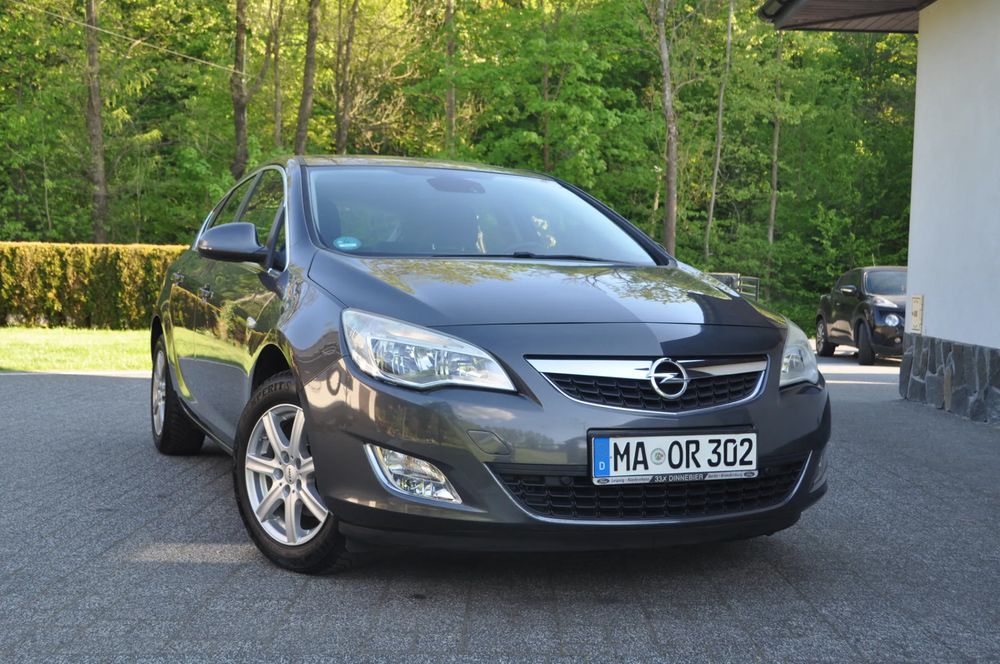 Opel Astra J 1.4 Turbo Cosmo 2010