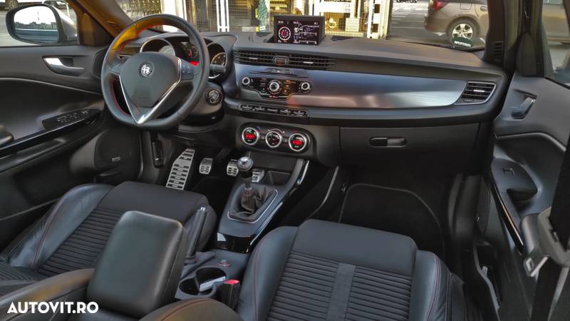 Alfa Romeo Giulietta 1.8 TBi 16V Quadrifoglio Verde - 13