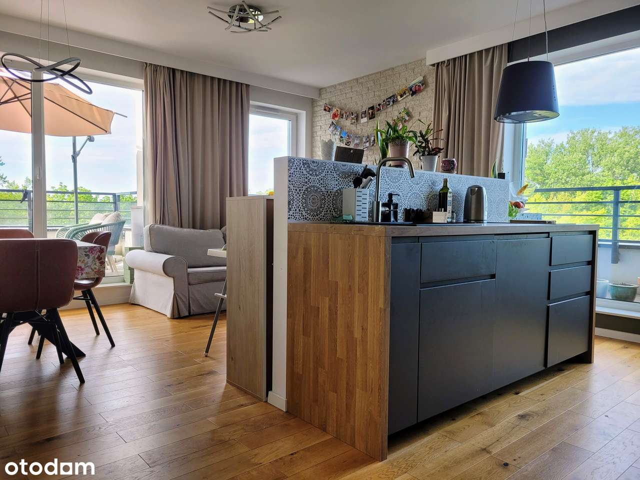 Jasne 2-pok. mieszkanie w eleganckim budynku z tarasem i klimatyzacją