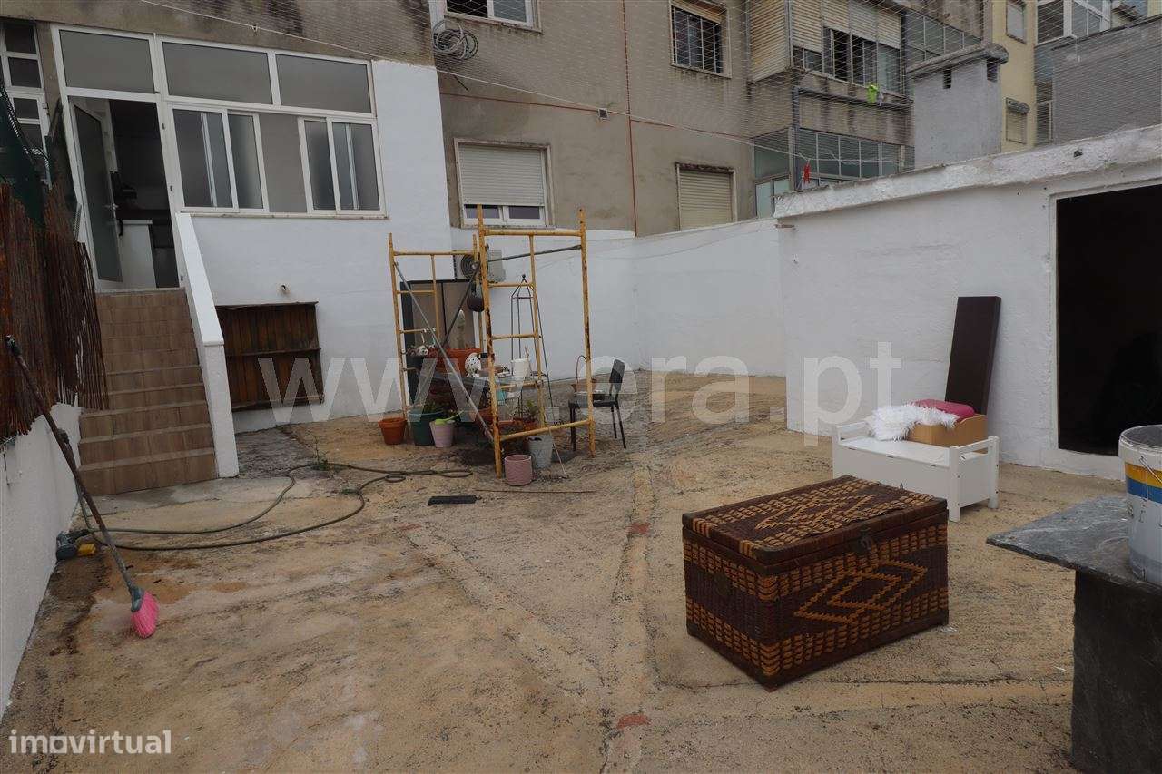 APARTAMENTO T2 COM QUINTAL; CRUZ DE PAU-6