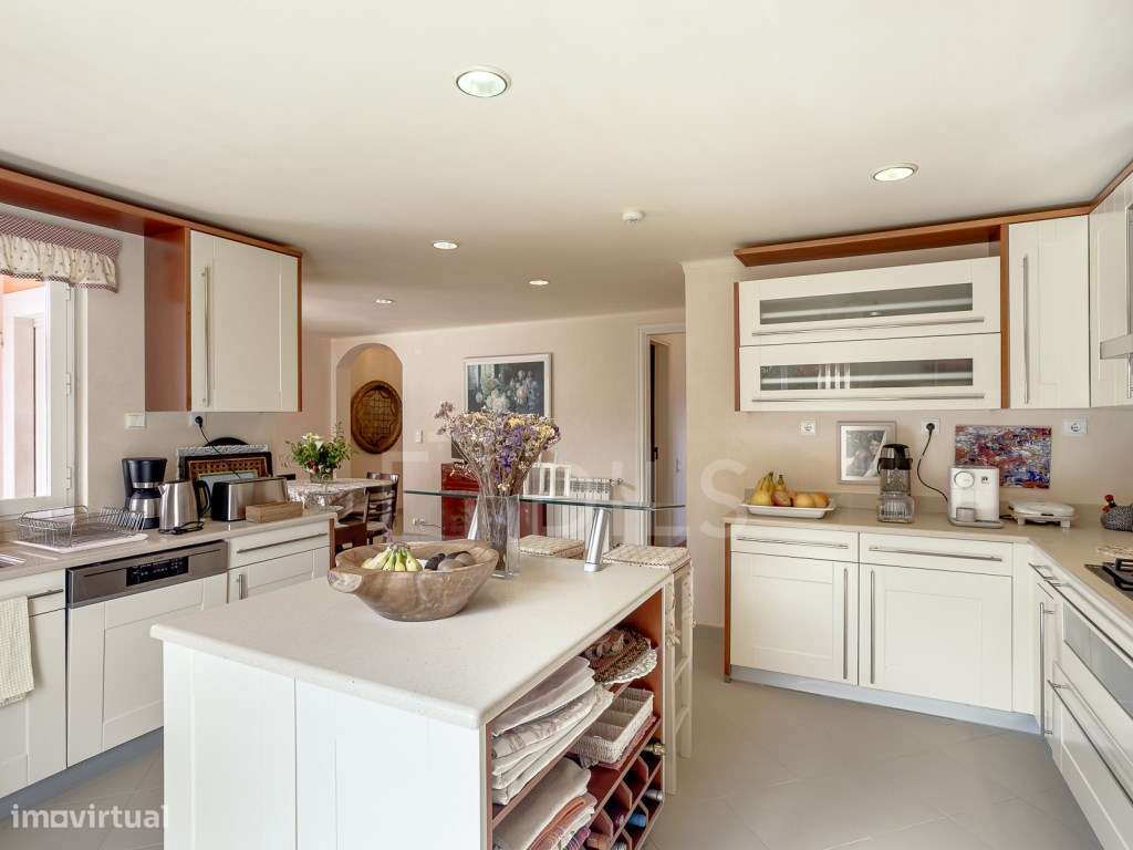 Moradia T5 em Cascais, com jardim e piscina privativa - Grande imagem: 4/51