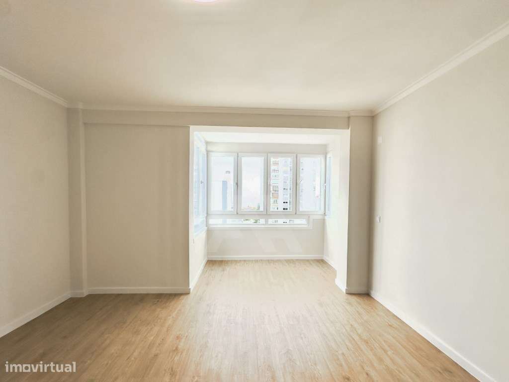 Apartamento T2 com Vista Mar em São João do Estoril - Grande imagem: 3/16