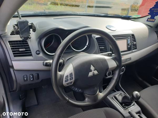 Mitsubishi Lancer 1.6 Invite - 16