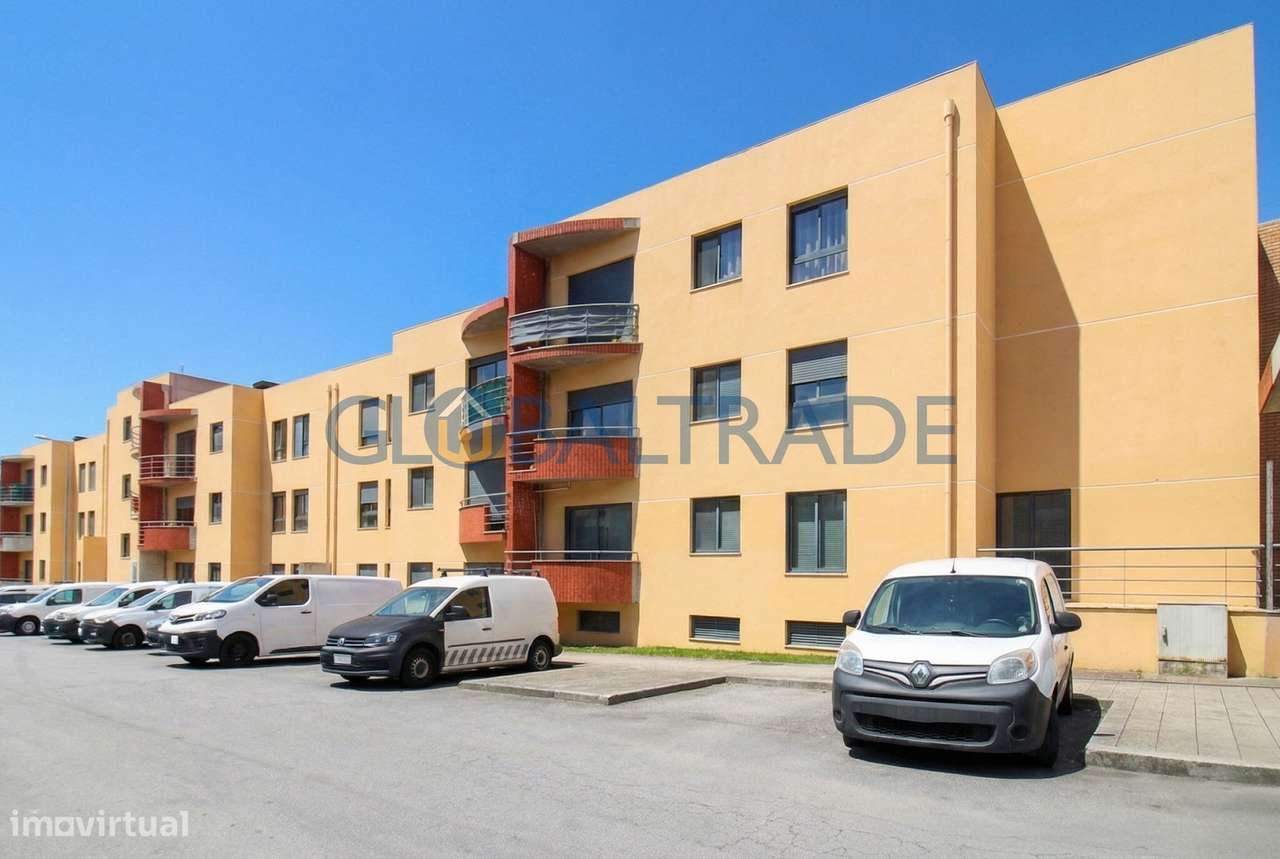 Apartamento T3 Renovado - Condomínio Fechado em Rio Tinto-1