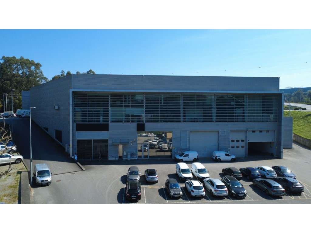 Armazém moderno com excelente localização-17