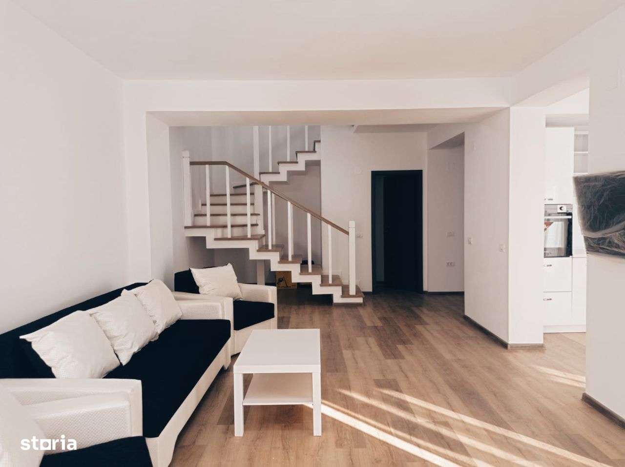 casa / vila Budeasa , mobilata / utilata , finisaje moderne ! - Imagine principală: 4/16