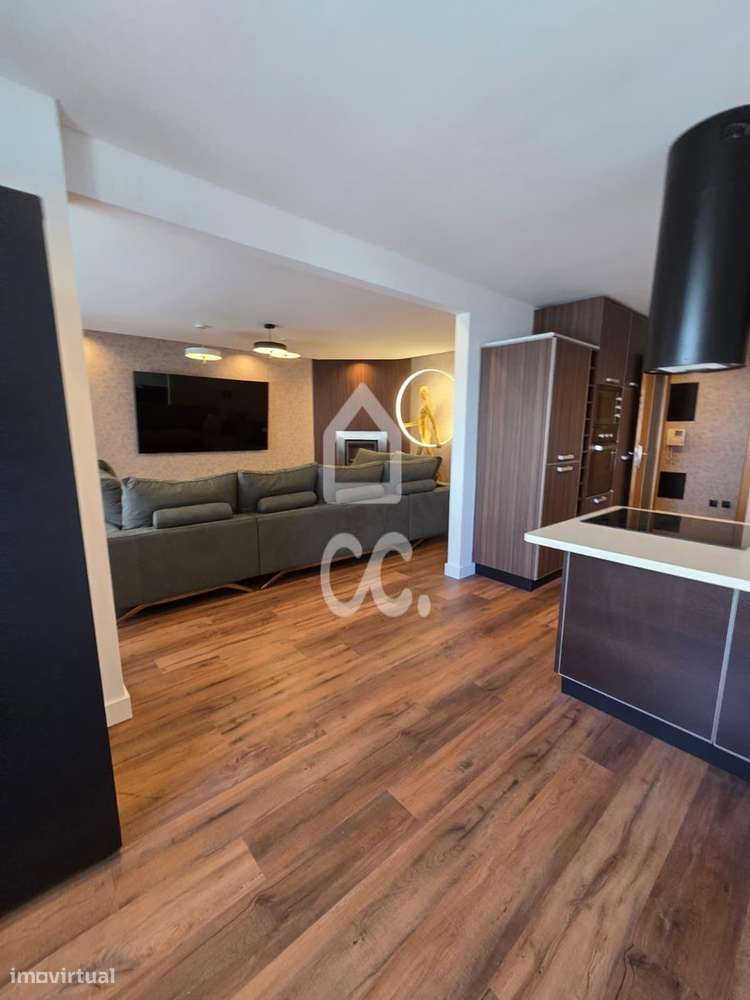 Apartamento T1 na Venda do Pinheiro com Garagem, Elevador e AC-25