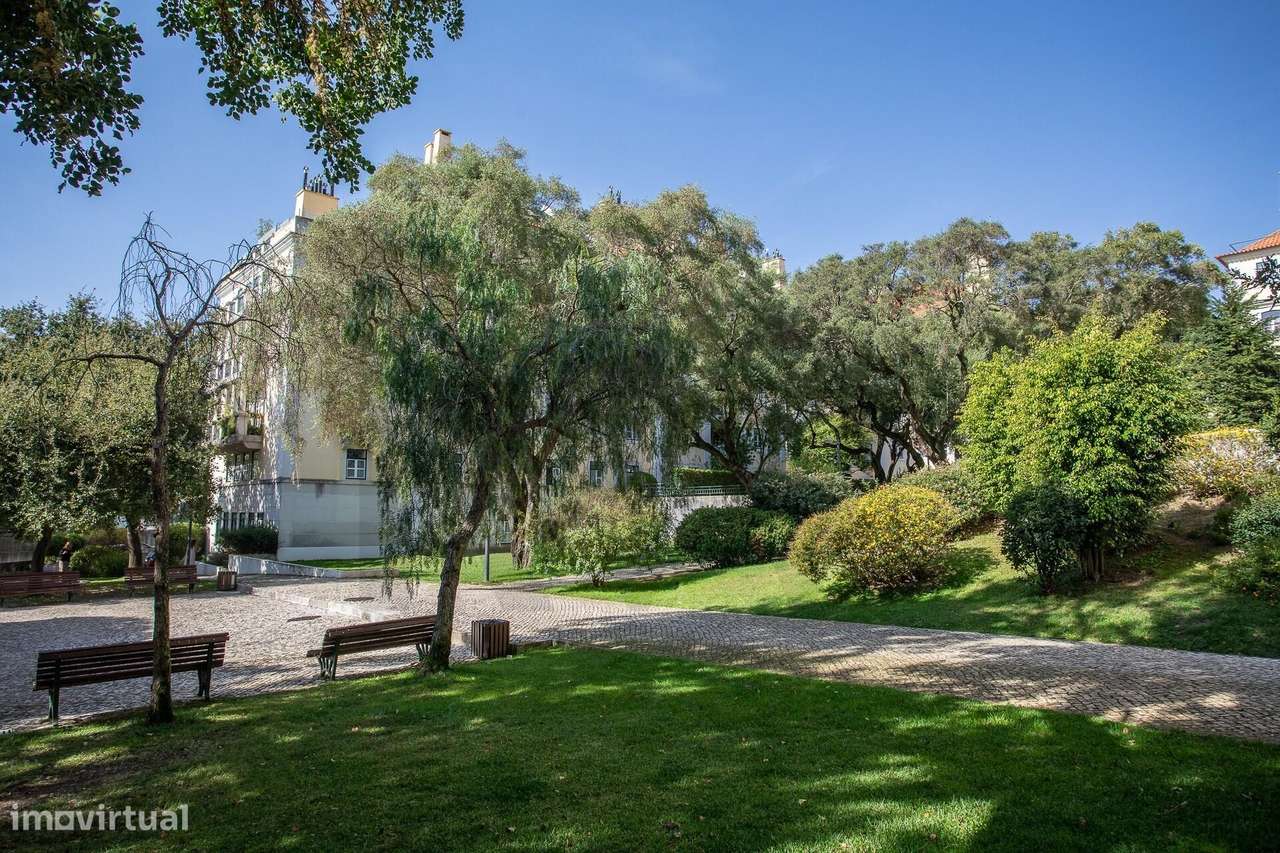 Alcântara | T1 em Condomínio Privado com Piscina, Estacionamento e Seg-29