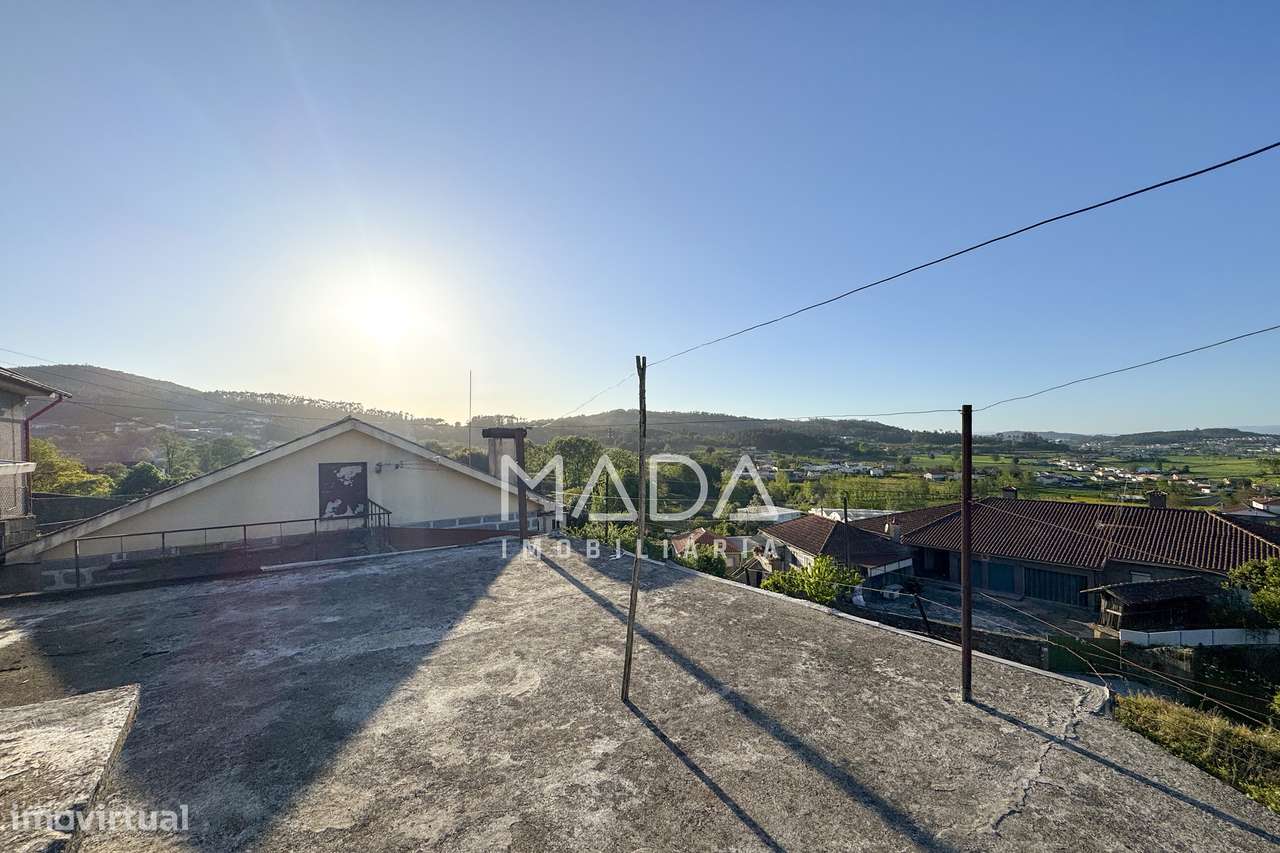 Moradia T2 individual c/480m2 de terreno e anexos em Escudeiros, Braga-25