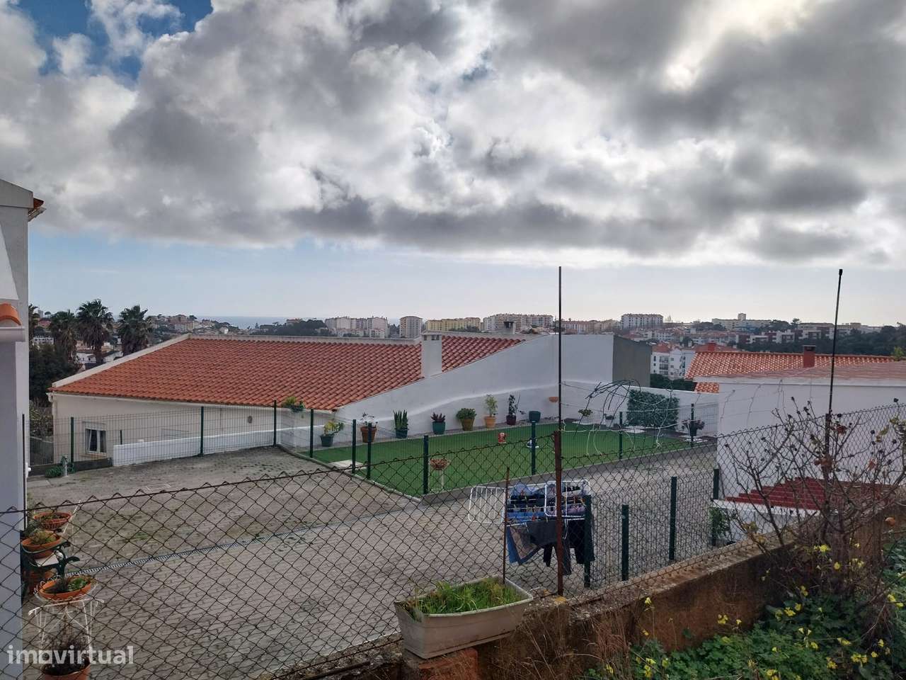 Moradia Térrea isolada na Amoreira Estoril com grande potencial.-8