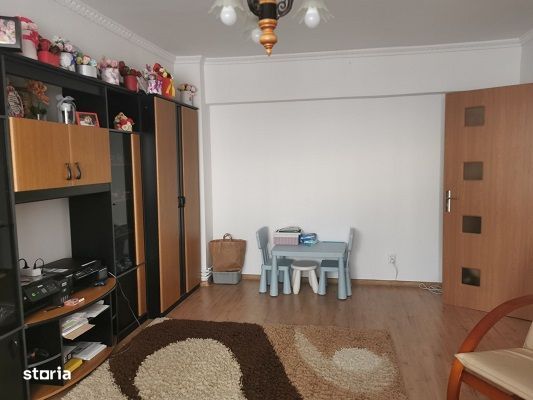 cv 70 V.Alecsandri, apartament 3 camere, decomandat, etaj intermediar