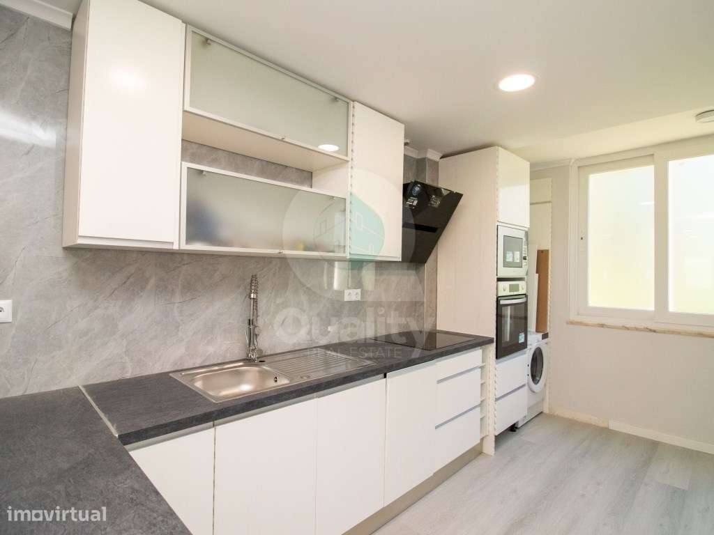 Apartamento T2 totalmente remodelado, localizado numa das zonas mai...-2
