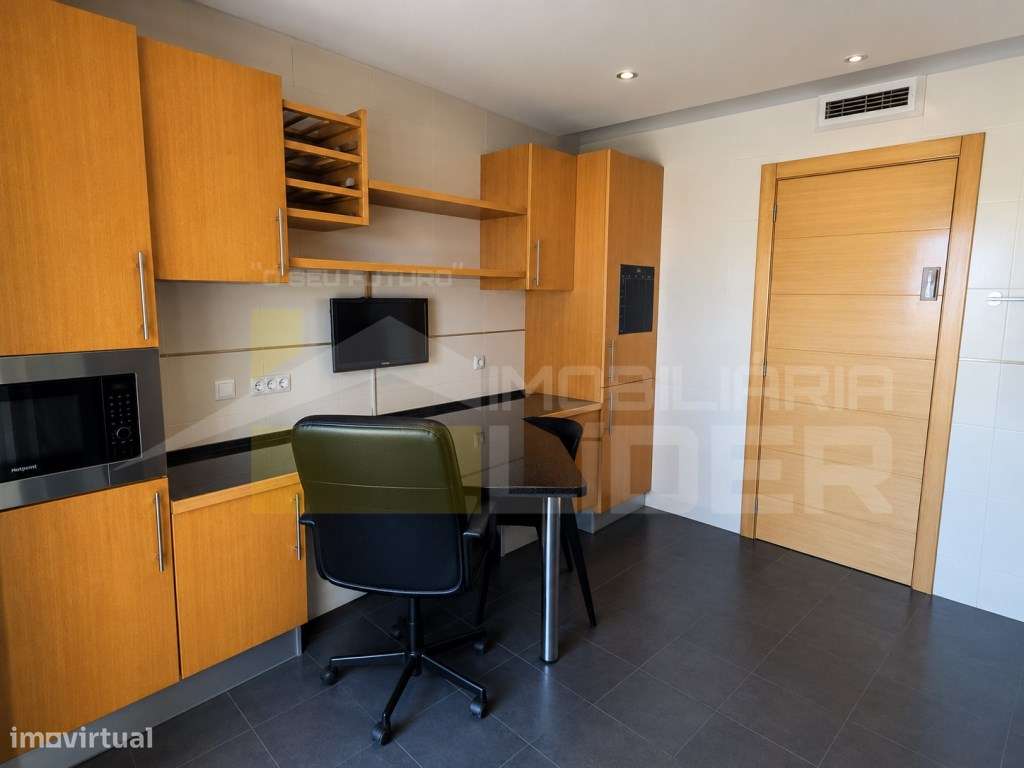 Apartamento T3 com Suíte, em Camarate, Lisboa.-9