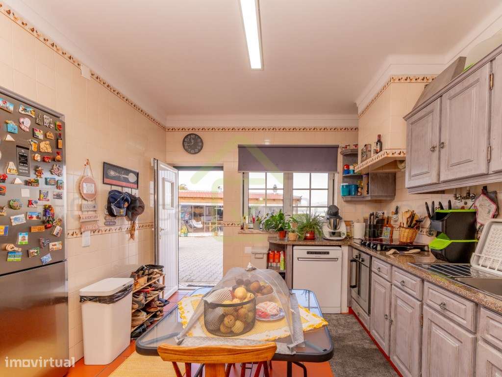 Quintinha com piscina inserida em terreno com 2950 m2-13