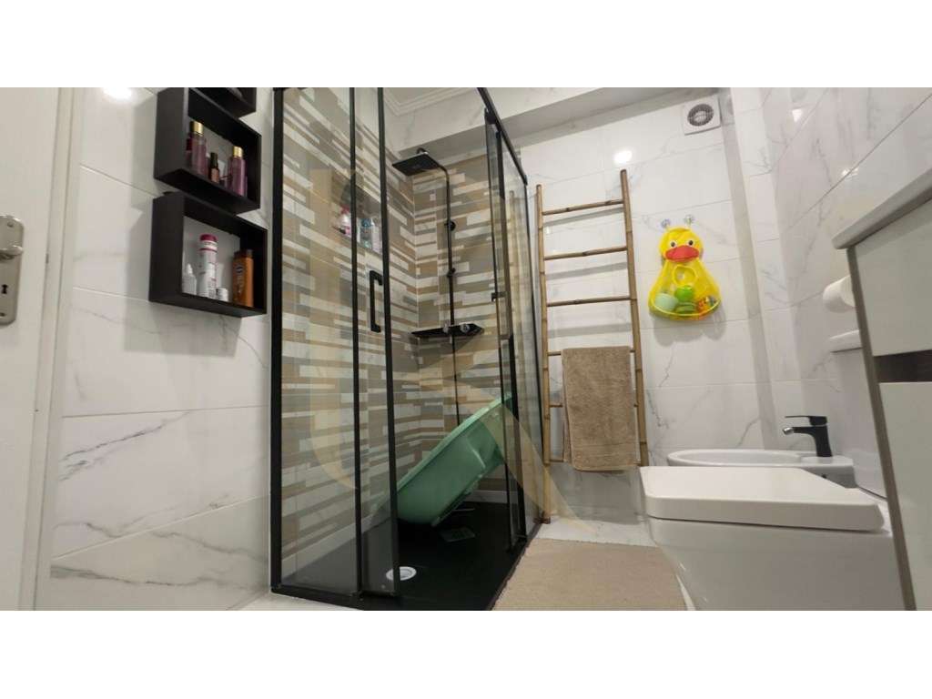 Apartamento T3 com elevador, marquise e arrecadação no Fogueteiro-13