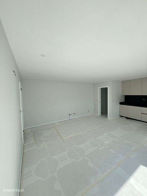 APARTAMENTO T1 NOVO EM AMARES-5