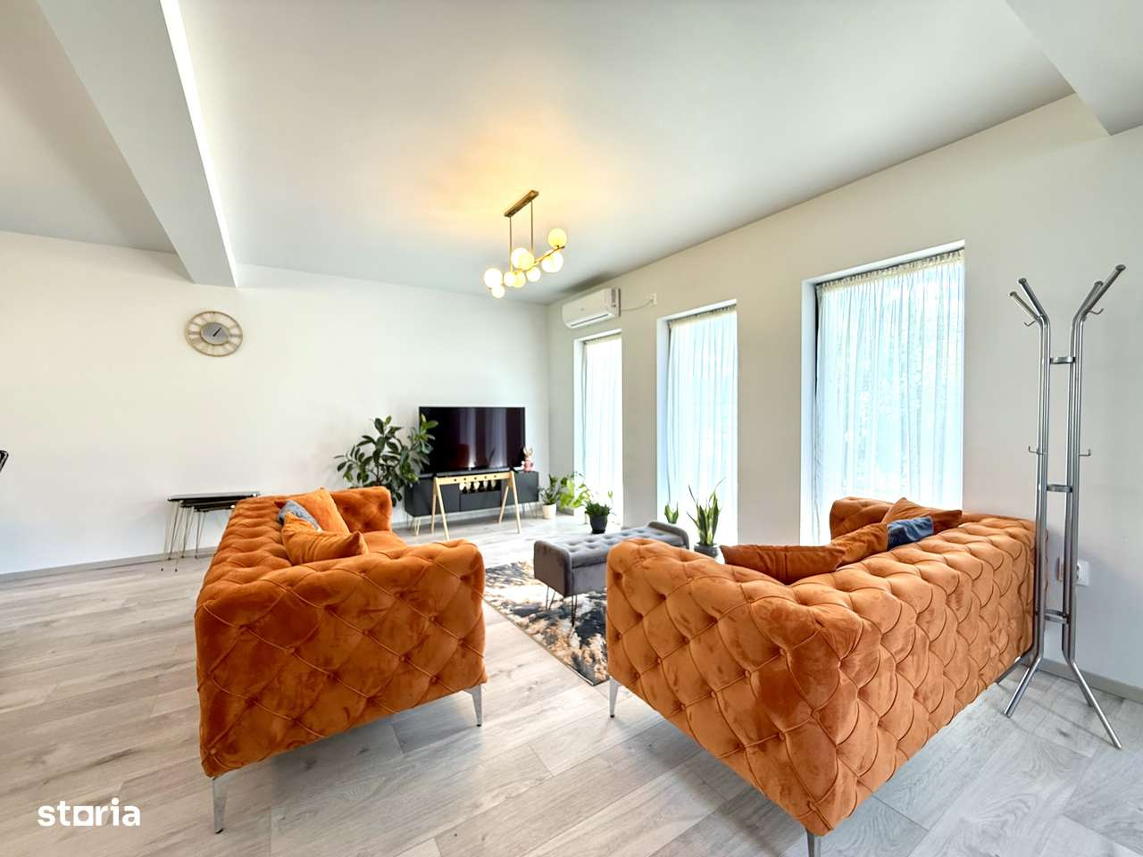 Casă modernă cu garaj mobilată și utilată la 2 minute de Primărie - Imagine principală: 2/20