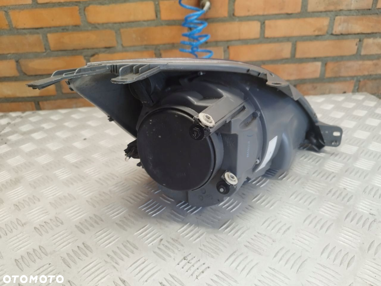 LAMPA LEWA PRZEDNIA FORD FIESTA MK6 - 2