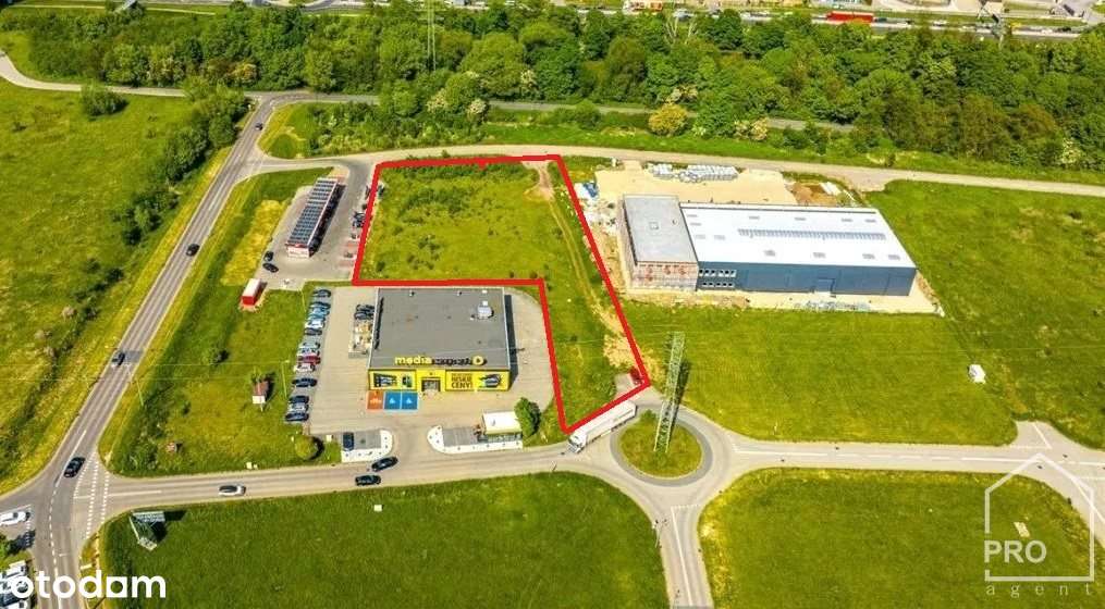 Teren inwestycyjny przy centrum handlowym Arena-4