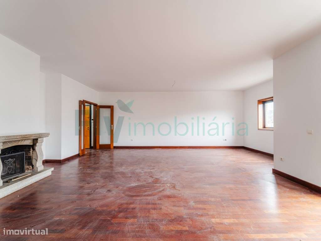 Excelente Apartamento T4 com Suite e Lugar de Garagem para 2 Carros-26