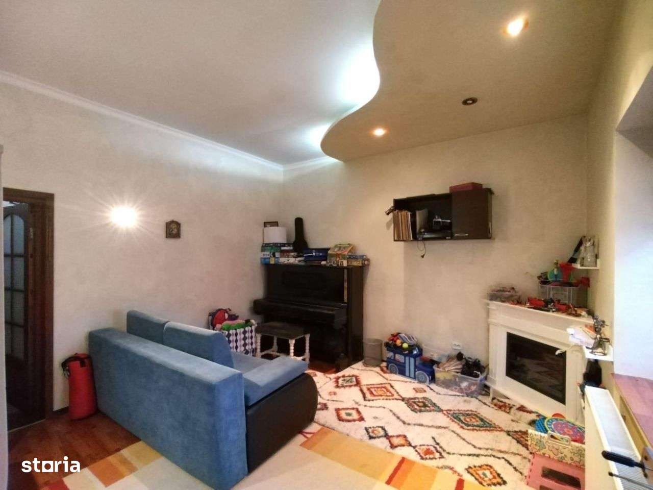 Casa din 2004 cu 6 camere in zona Podul de Fier - Imagine principală: 1/10