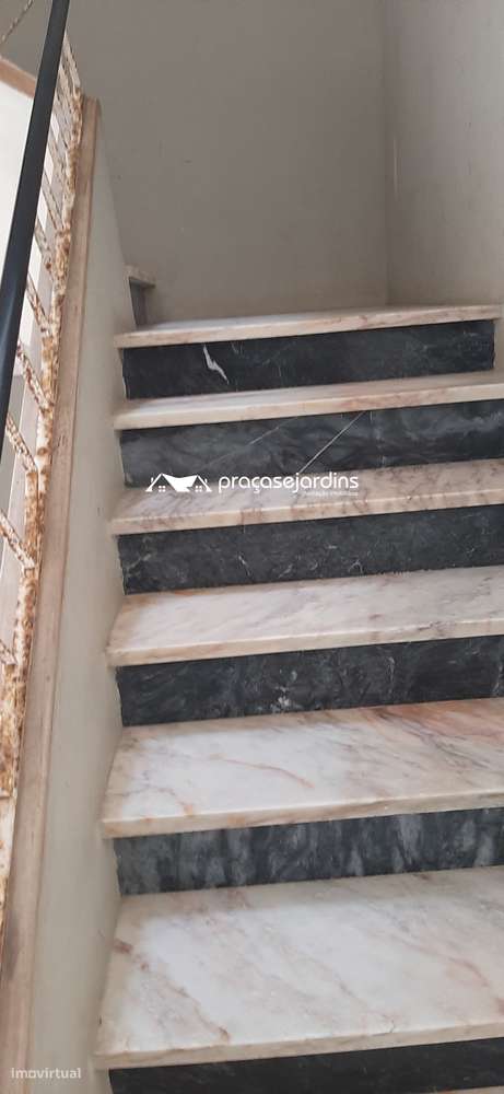 Prédio com 3 Apartamentos-41