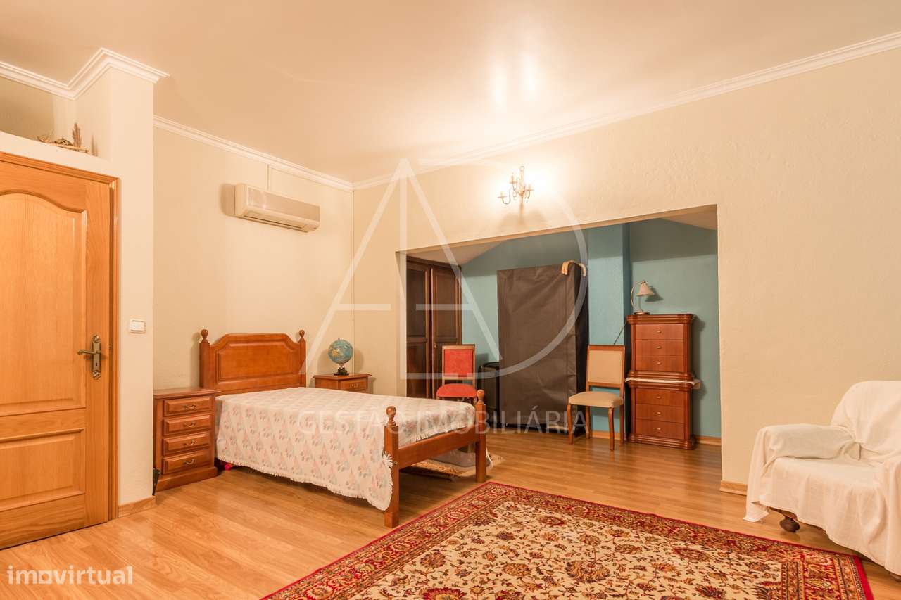 MORADIA T5+1 EM SANTO ANDRÉ, BARREIRO-33