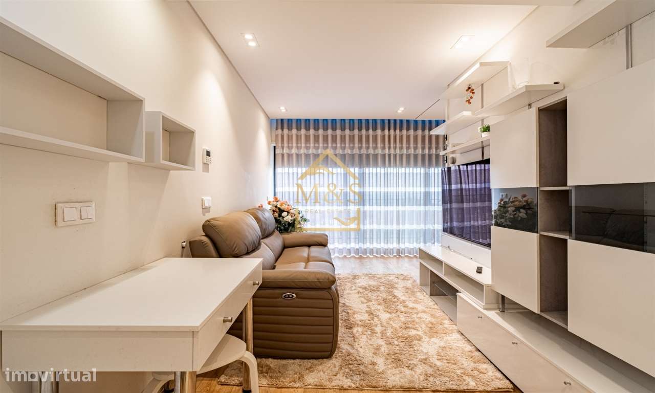 Apartamento T1 , Vistas Rio , Cond.Fechado, varanda, garagem,Antas-4