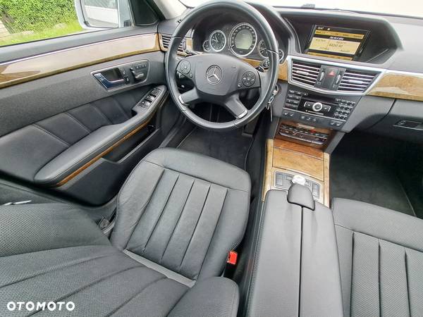 Mercedes-Benz Klasa E 500 4Matic 7G-TRONIC Elegance - 9