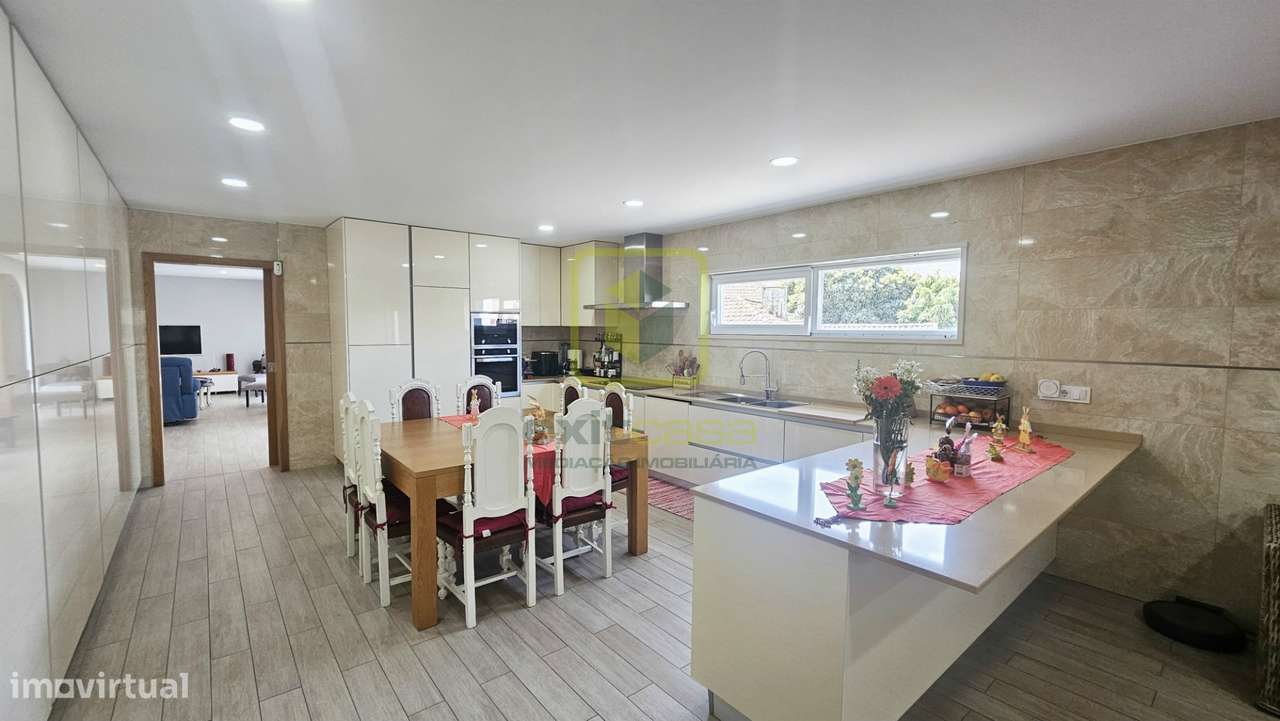 Moradia de Luxo a 5 Minutos da Praia da Barra-7