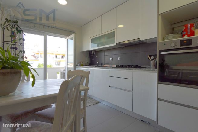 São Domingos de Rana - Apartamento T2 recente com suite e garagem-13