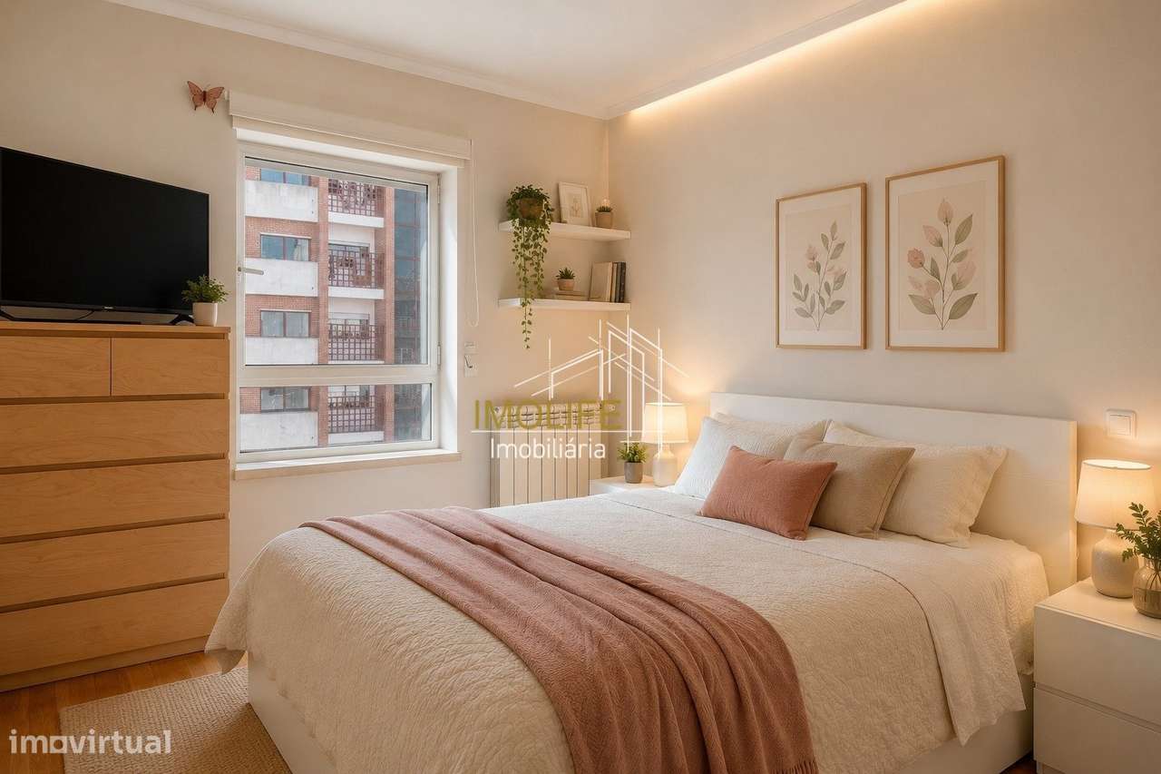 Apartamento T2 com Vista Desafogada em Benfica-9
