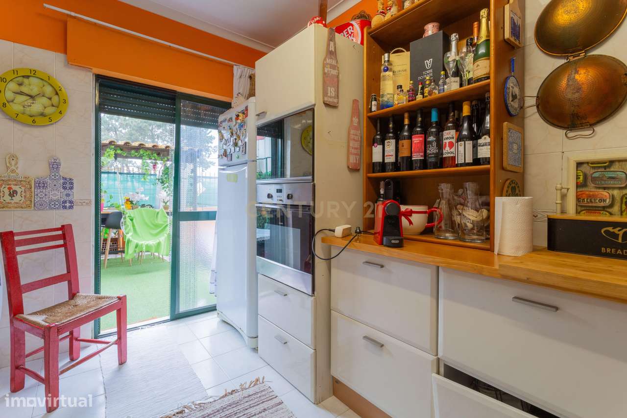 Andar de Moradia com Excelente Espaço Exterior / Terraço com 50 m² e S-8