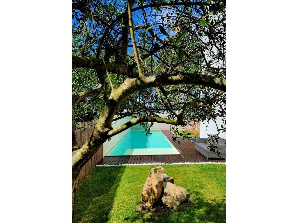 Moradia T4 com piscina de 3 frentes com excelentes áreas, tanto a n...-45