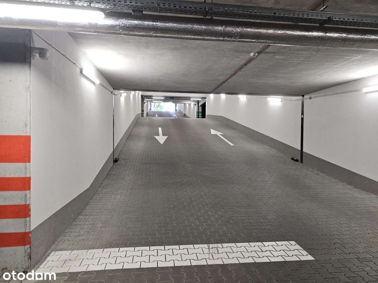 Garaż 30m2 w centrum Krakowa - 2 duże miejsca 24m2+komórka 6m2 - Pełny obrazek: 4/5