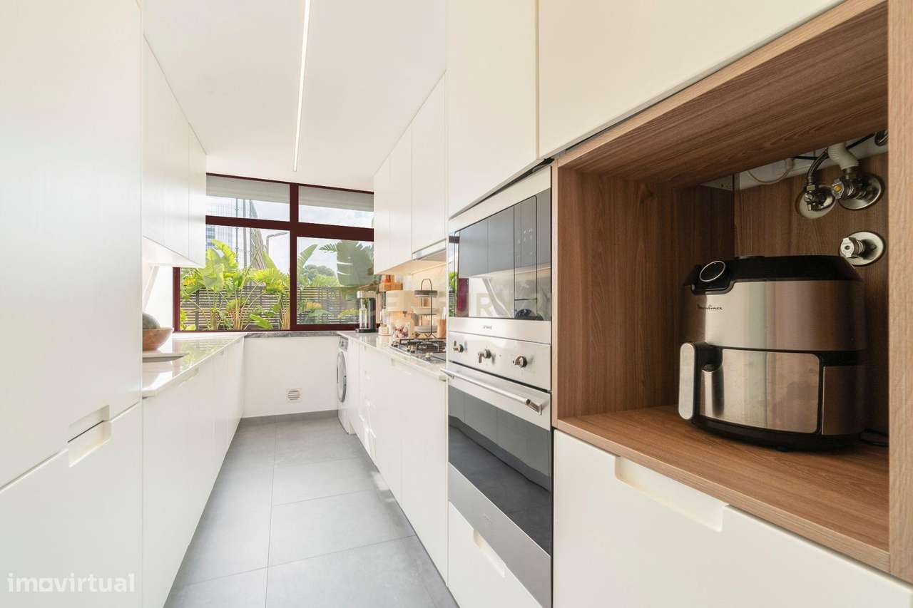 Apartamento Mobilado de 3 Quartos e Varandas Amplas no Bairro de Rosár - Grande imagem: 1/24