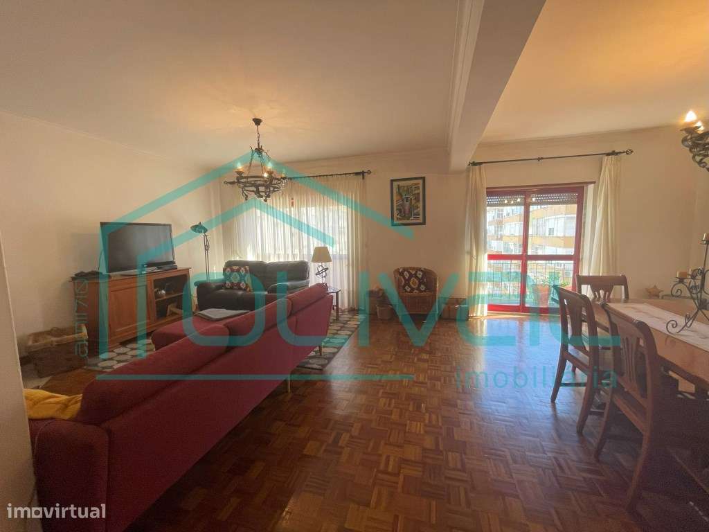 RESERVADO Apartamento T4 transformado em T3-6