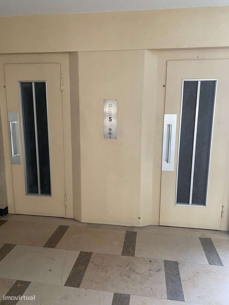 Escritório de 447m², com privilegiada vista, no Centro do Porto - Grande imagem: 5/41