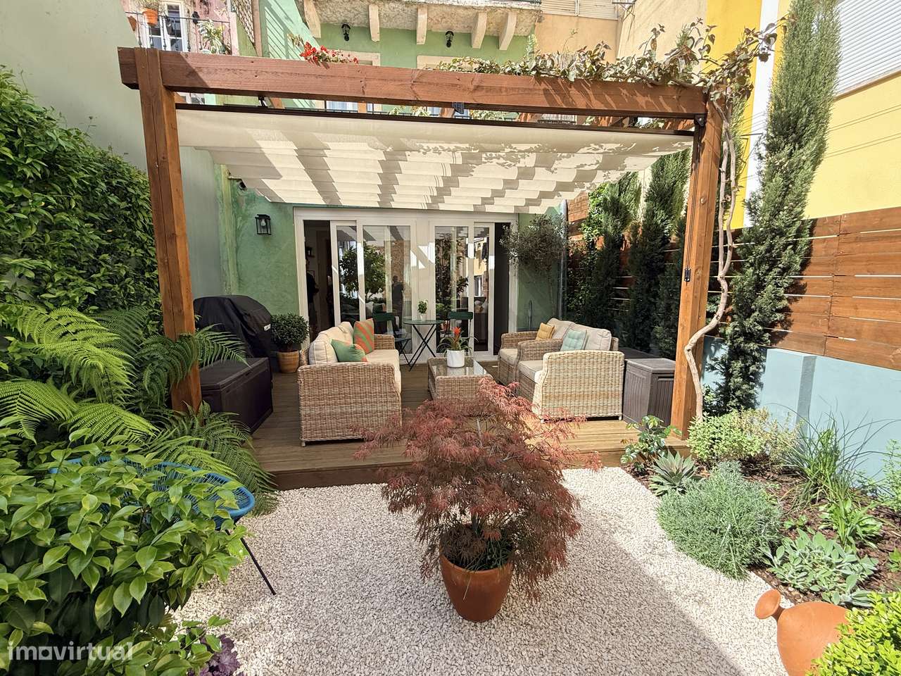 T2 com 2 casas de banho e jardim privativo na Graça-41