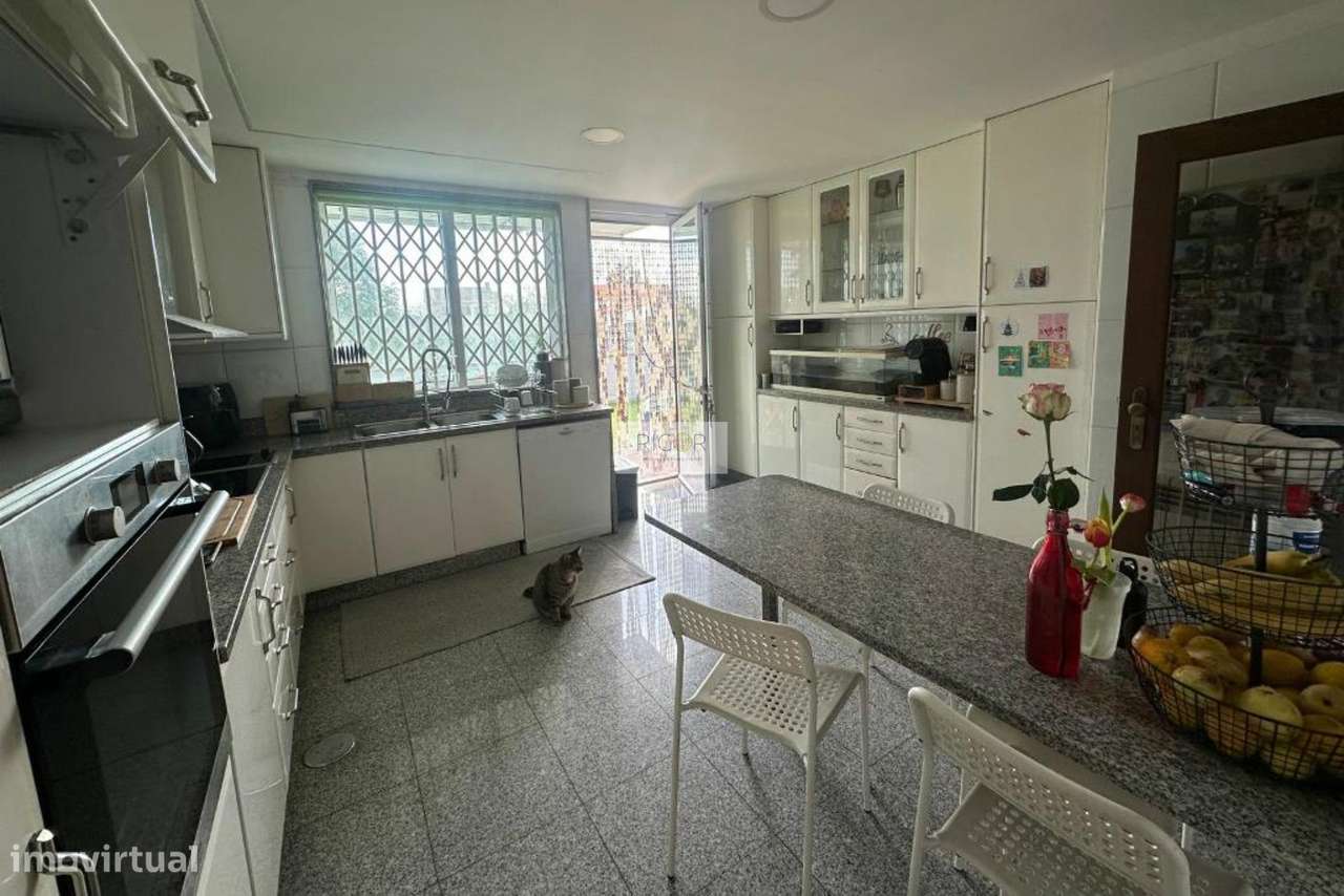 Moradia T4 de 4 frentes na cidade da Maia-8