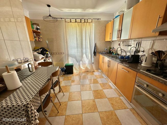 Apartamento T2 situado no Pilar - São Martinho- Próximo de serviços e-0