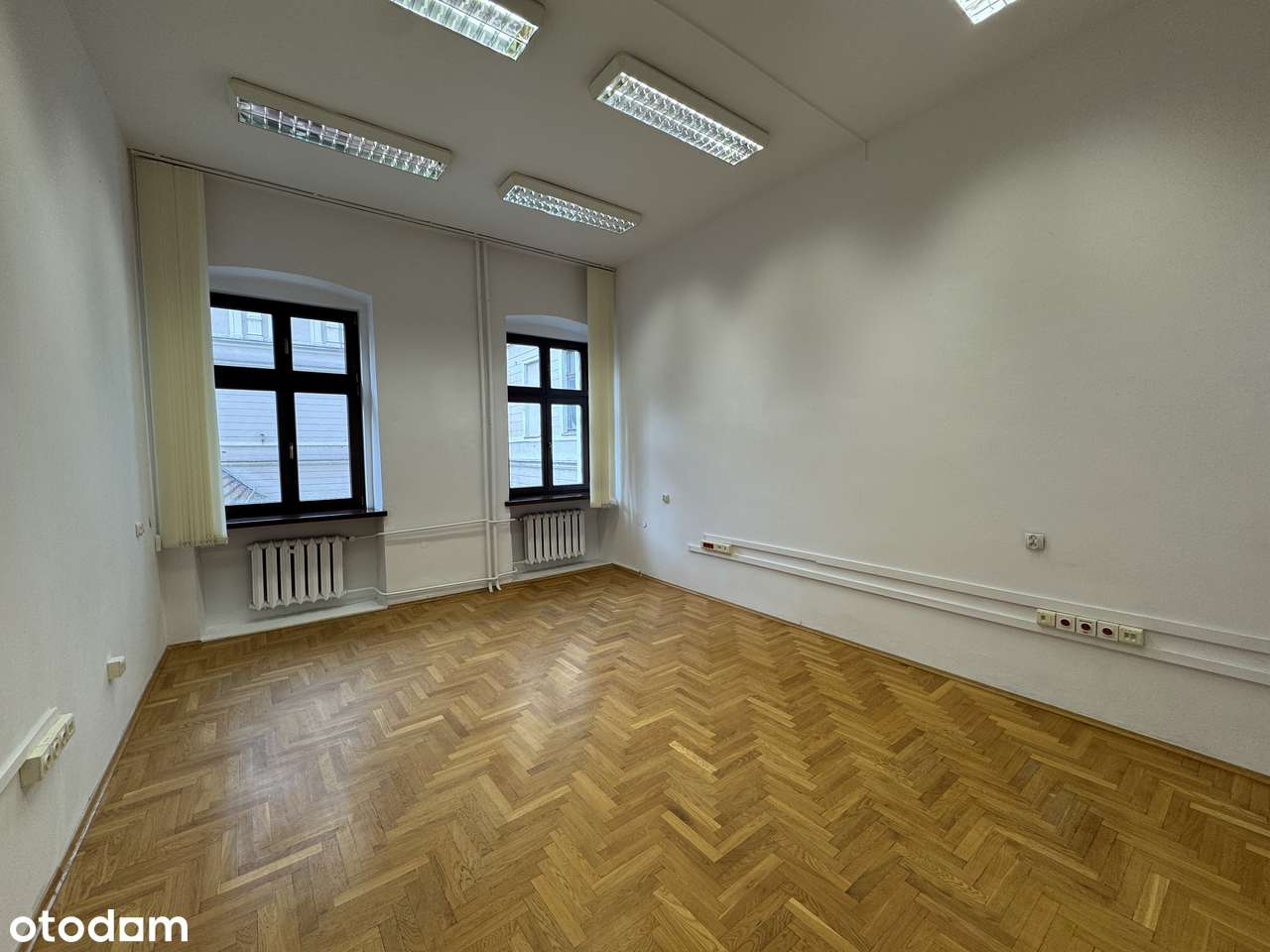 Plac Teatralny 3 – biuro 22,82 m² - miesiąc gratis - Pełny obrazek: 4/6