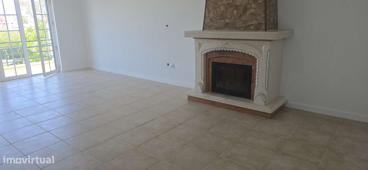 Moradia T4 com piscina-9