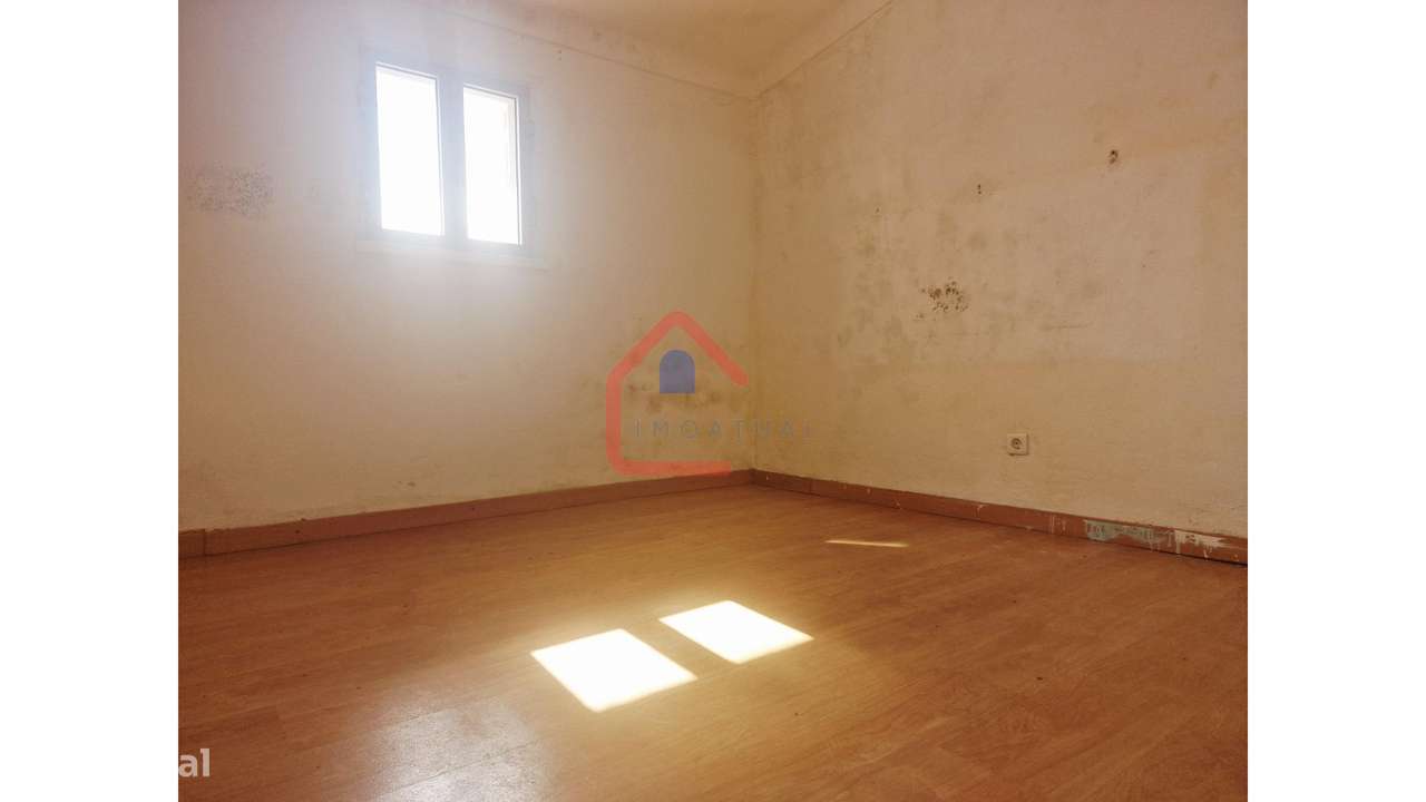 Moradia para Restaurar em Sesimbra-23