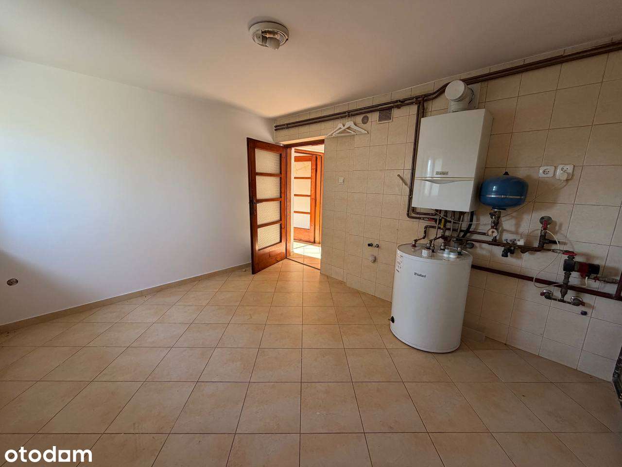 Na sprzedaż połowa domu z dwoma niezależnymi kondygnacjami + Garaż-17