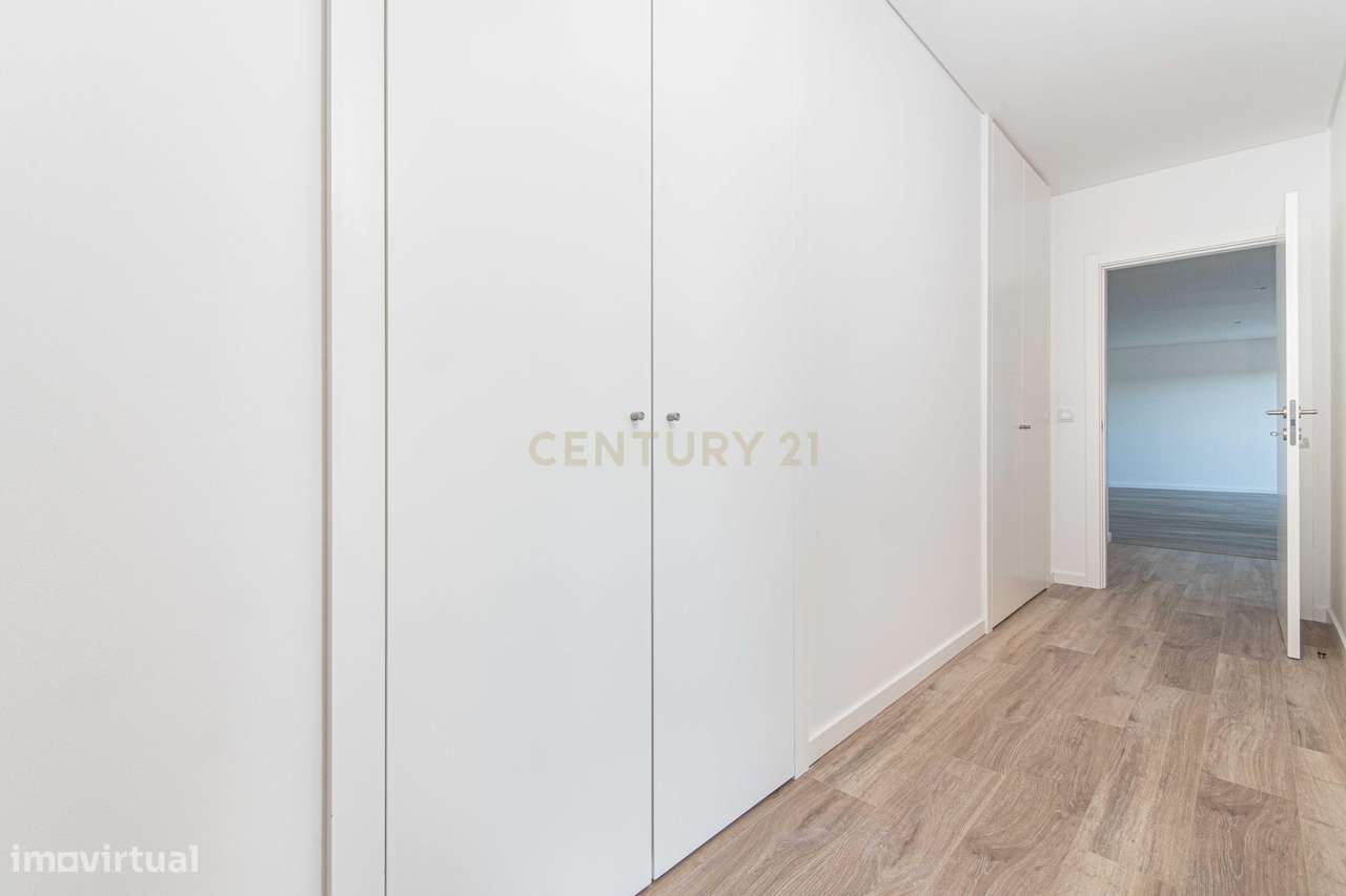 Penthouse T5 de luxo com vista rio – Carnaxide-31